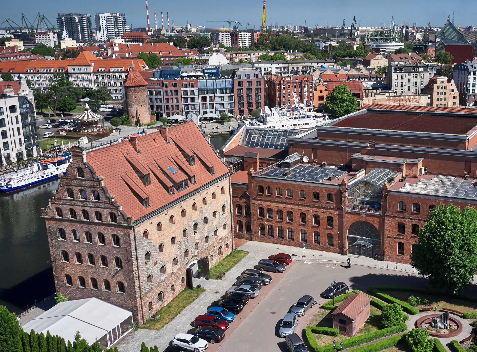 ołowianka, filharmonia i hotel